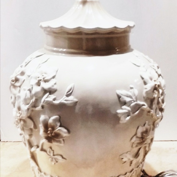 Vintage Ceramic Table Lamp Beige Asian Hand-Carved Floral Design - Picture 8 of 9